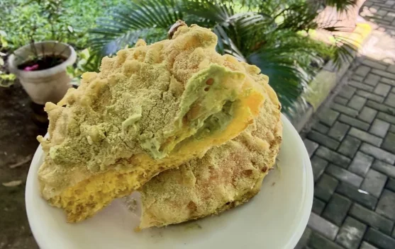 Perpaduan Unik Donat Kriuk Isi Matcha yang Manjakan Pecinta Kuliner