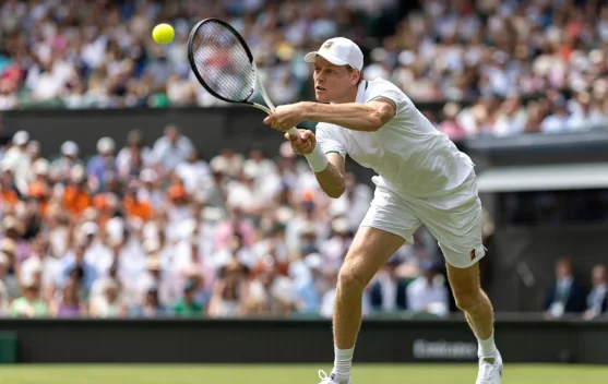 Juara Bertahan Wimbledon, Jannik Sinner Meraih Kemenangan di Laga Perdana