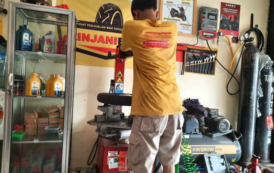 Ini Manfaat Ganti Oli Rutin Terhadap Performa Mesin Sepeda Motor