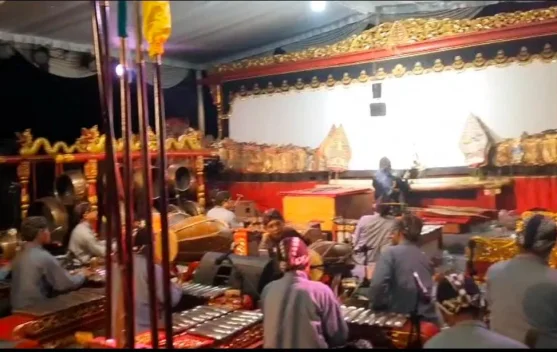 Wayang Kulit Semalam Suntuk Sedot Ribuan Warga pad Puncak Ruwatan Massal Gamping