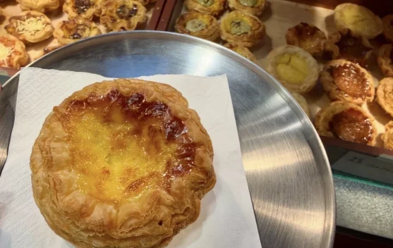 Egg Tart Original Perpaduan Kulit Super Crispy dan Isian Creamy yang Memikat