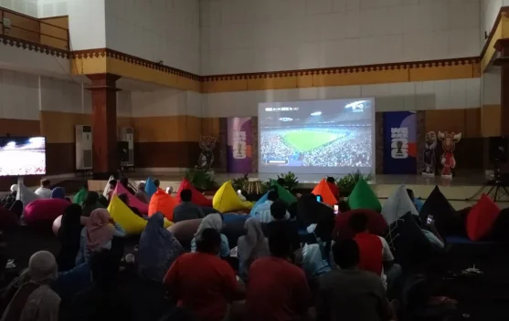 Euforia Piala Dunia 2026, Ratusan Pecinta Bola Nobar di TVRI Yogyakarta