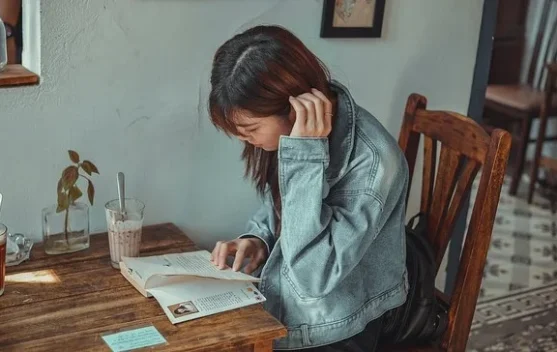 Gemar Membaca Buku Sangat Bermanfaat, Begini Penjelasanya