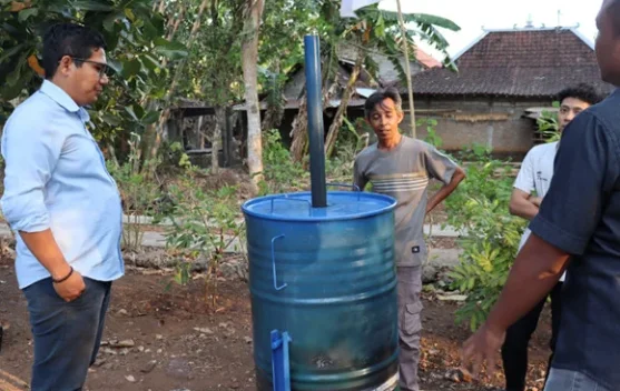 Inovasi Tim UNY Ubah Limbah Daun Jati Jadi Briket di Gunungkidul
