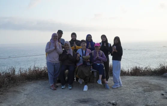 Loman Park Hotel Gelar Trekking dan Sound Healing di Bukit Pengilon