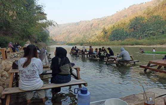 Soto Keceh Imogiri, Sensasi Sarapan Soto Sambil Mainan Air Sungai