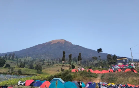 Pesona Embung Bansari Temanggung, Tempat Favorit Berburu Lautan Awan