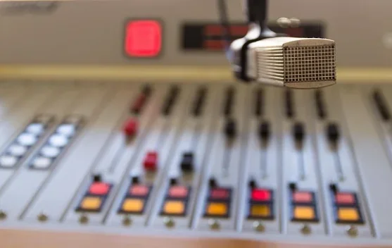 Radio Ingin Eksis di Multiplatform, Ini Strateginya