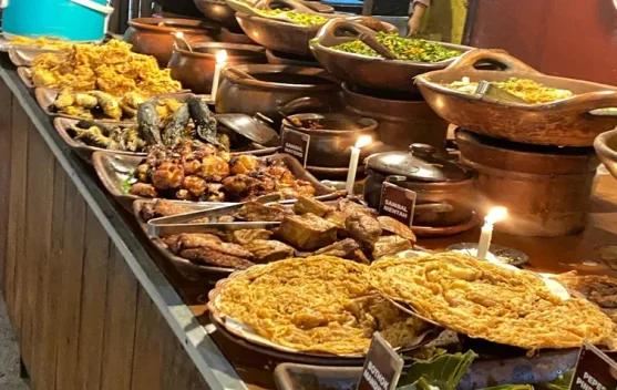 Resto Bale Kanoman Hadirkan Suasana Desa Khas Jawa