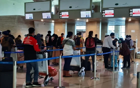 Cara Menghilangkan Kebosanan Kala Berada dalam Antrean - RRI.co.id