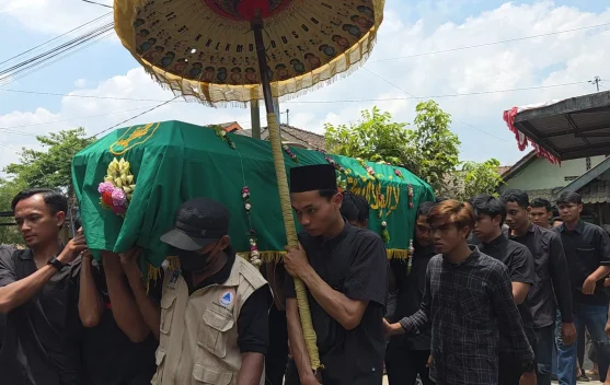 Suasana Duka Iringi Pemakaman Suporter PSS Sleman, Korban Kecelakaan di Tol Madiun