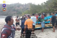 Tiga Nelayan Gunungkidul Selamat usai Kapal Terbalik Diterjang Ombak