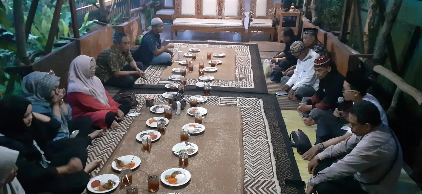 Suasana Ikatan Penulis dan Jurnalis Indonesia (IPJI) pada saat Berbuka Puasa Bersama, yang digelar di Rumah Alam Hijau, Komplek Andai Jaya Persada, Sungai Andai,