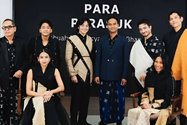 The director and cast of the film 