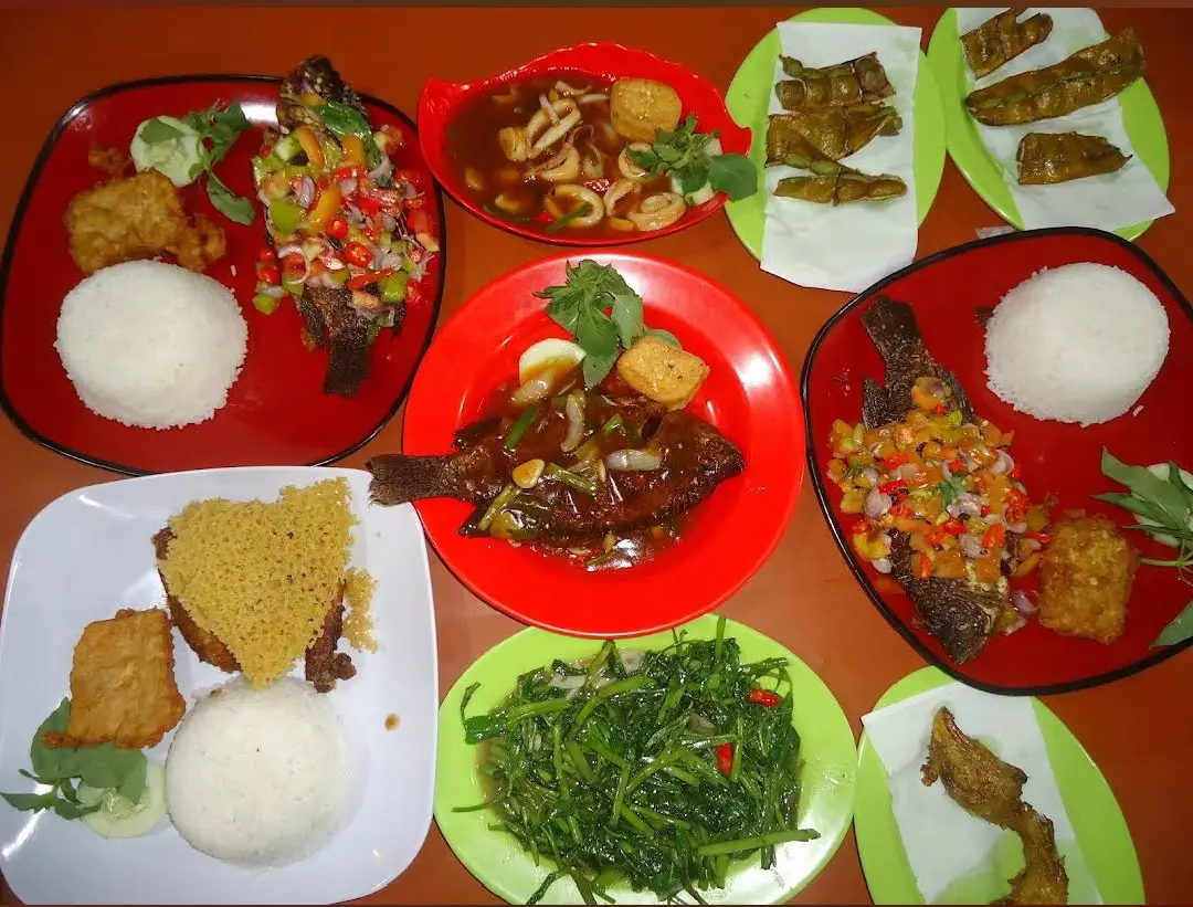 Beberapa Menu Sajian di Warung Makan Sambal Dadakan Ayam Apollo. 
