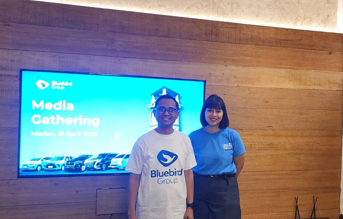Kepala Pool Bluebird Group Medan, Deny Nurhadi bersama Head of Communications & Community PT Blue Bird Tbk, Sekar Adisty dalam media gathering di Medan, Kamis 16 April 2026 (Foto: RRI/Widya)