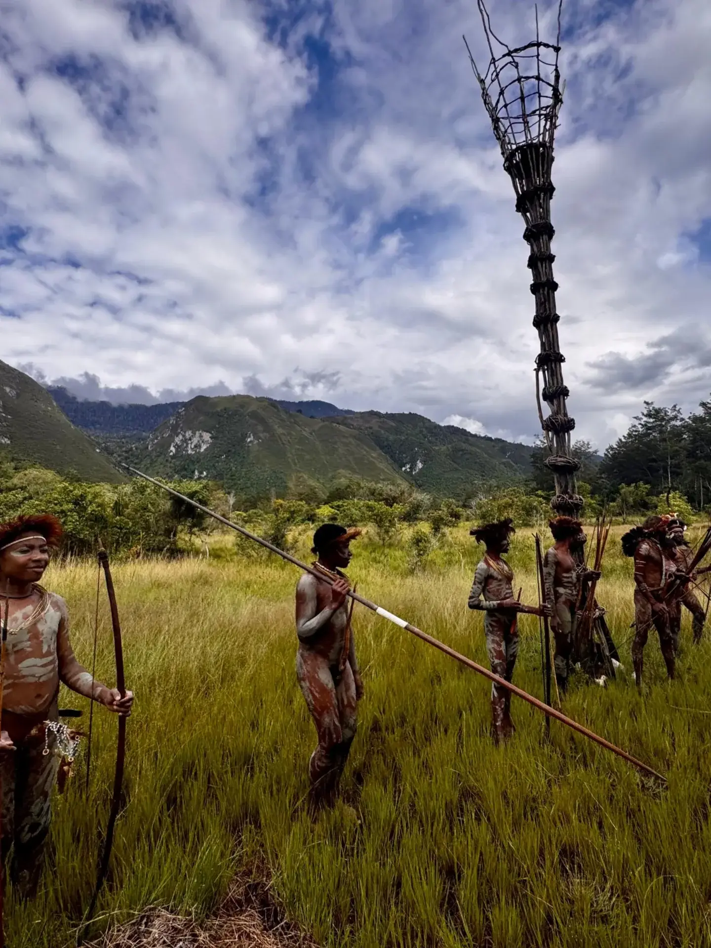 Potret Perang-perangan di Wisata Budaya Yali Mabel (Foto: Instagram yalimabel1990) 