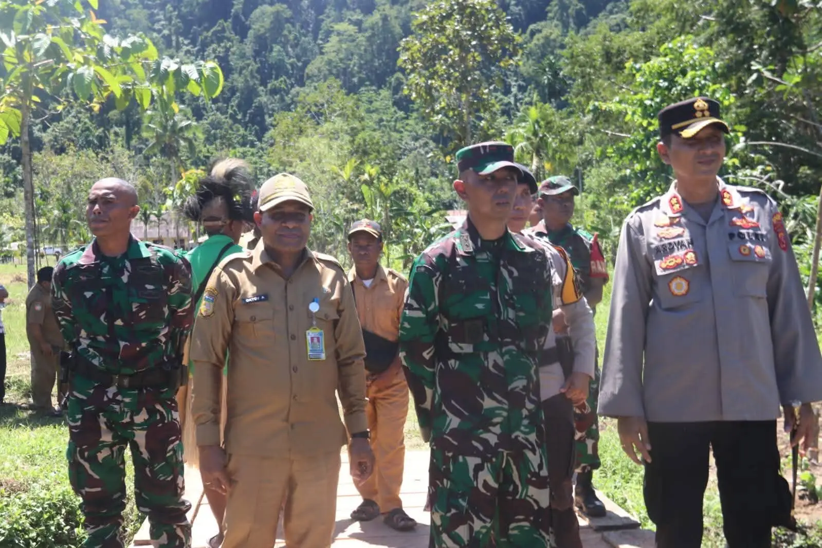 Komandan Kodim 1709 Yawa Saat Kegiatan Kunjungan Gubernur Provinsi Papua di Yapen