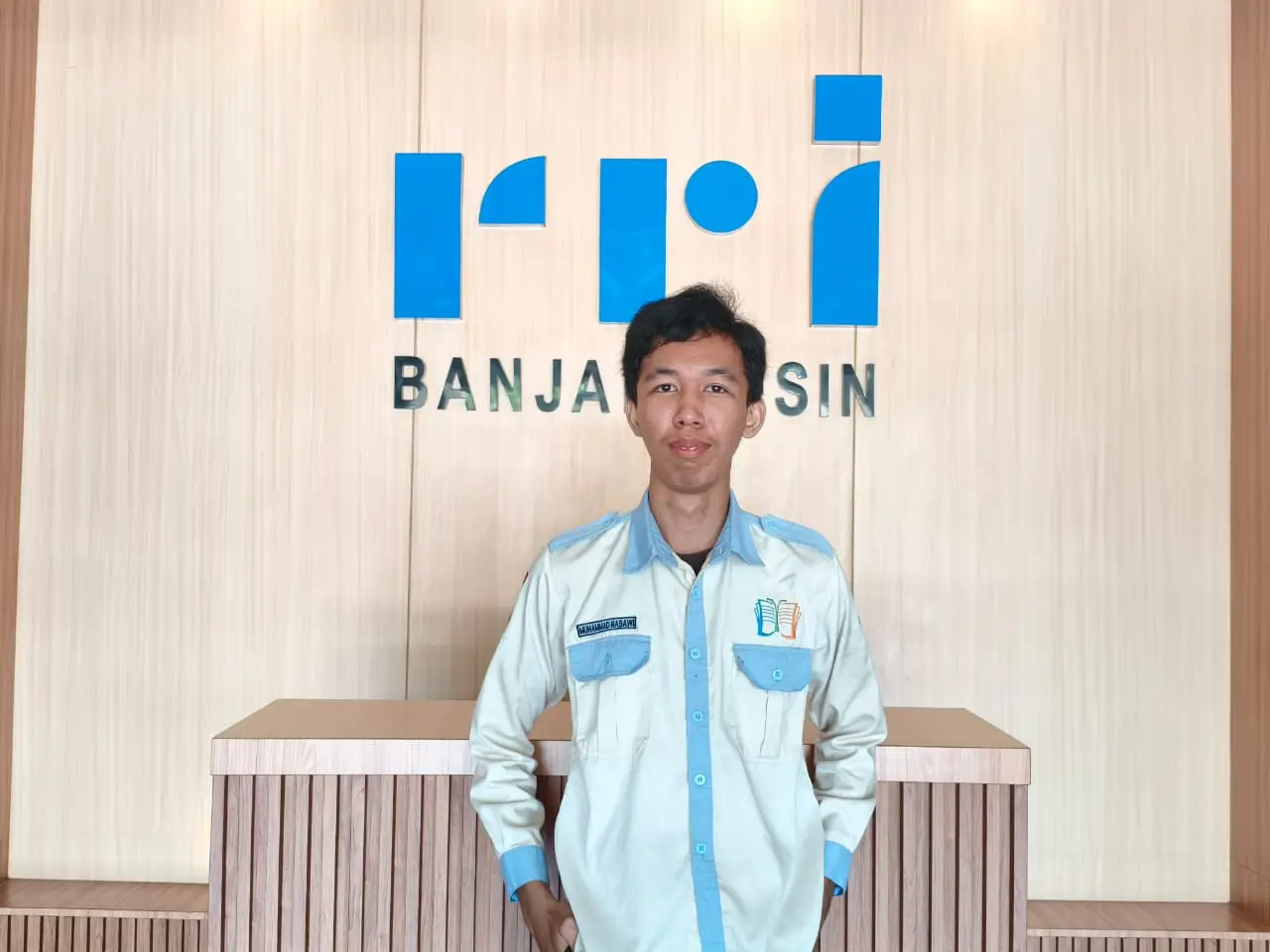Salah seorang Mahasiswa yang berkunjung sekaligus penanggung jawab mata kuliah pengembangan media audio radio Jurusan Teknologi Pendidikan, Muhammad Nabawi.