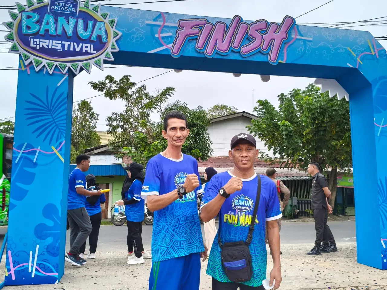 Antusiasme beberapa Peserta Bambang(kiri) Abdan(kanan) saat Mengikuti Fun Run Banua QRIStival 2026.
