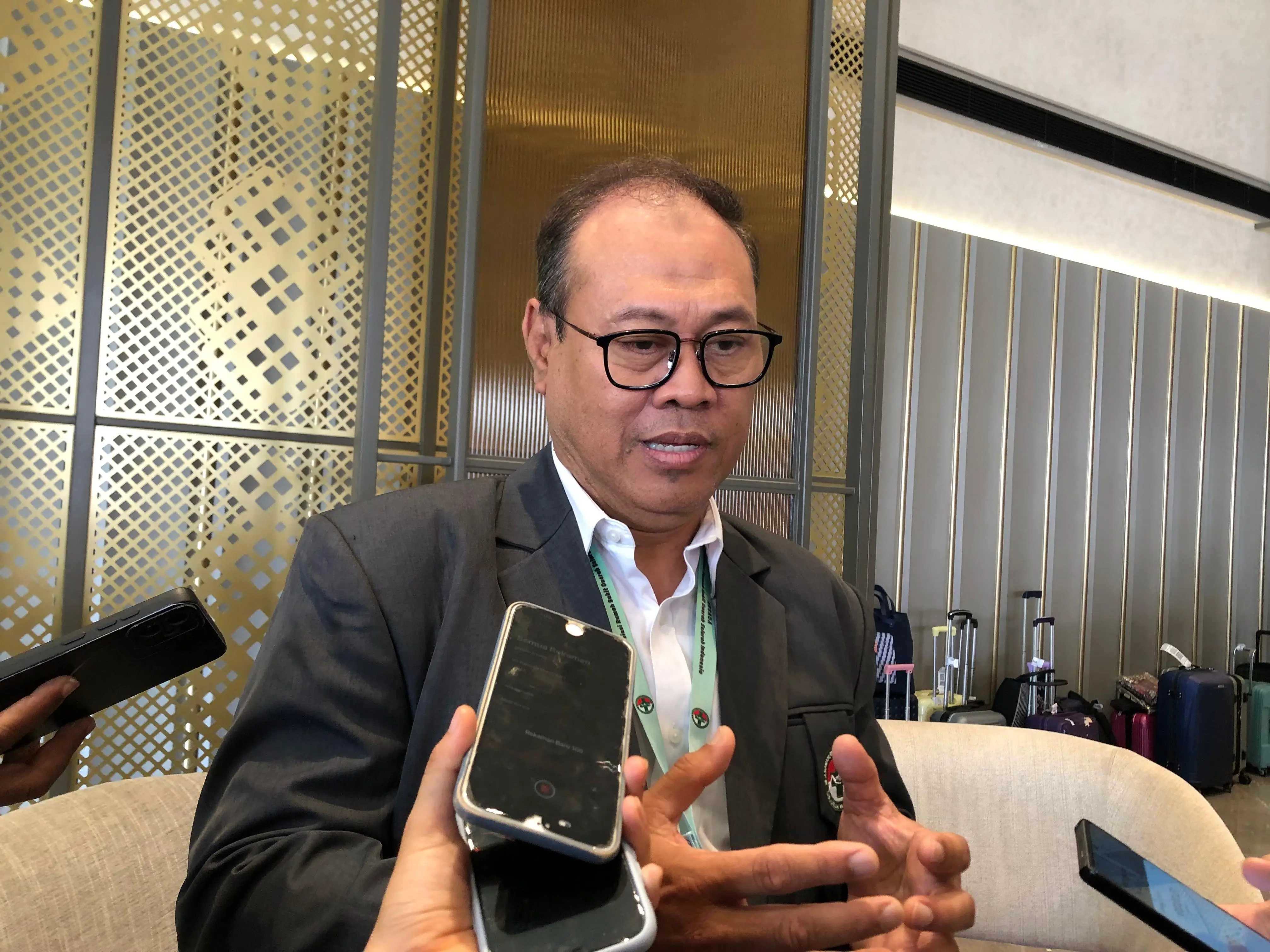 Direktur Utama RSUD dr Soedarso, Hary Agung Tjahyadi saat diwawancara usai pembukaan Rakernas XVI Arsada di Pontianak, Kamis, 11 Juni 2026. (RRI/Muhammad Rokib)