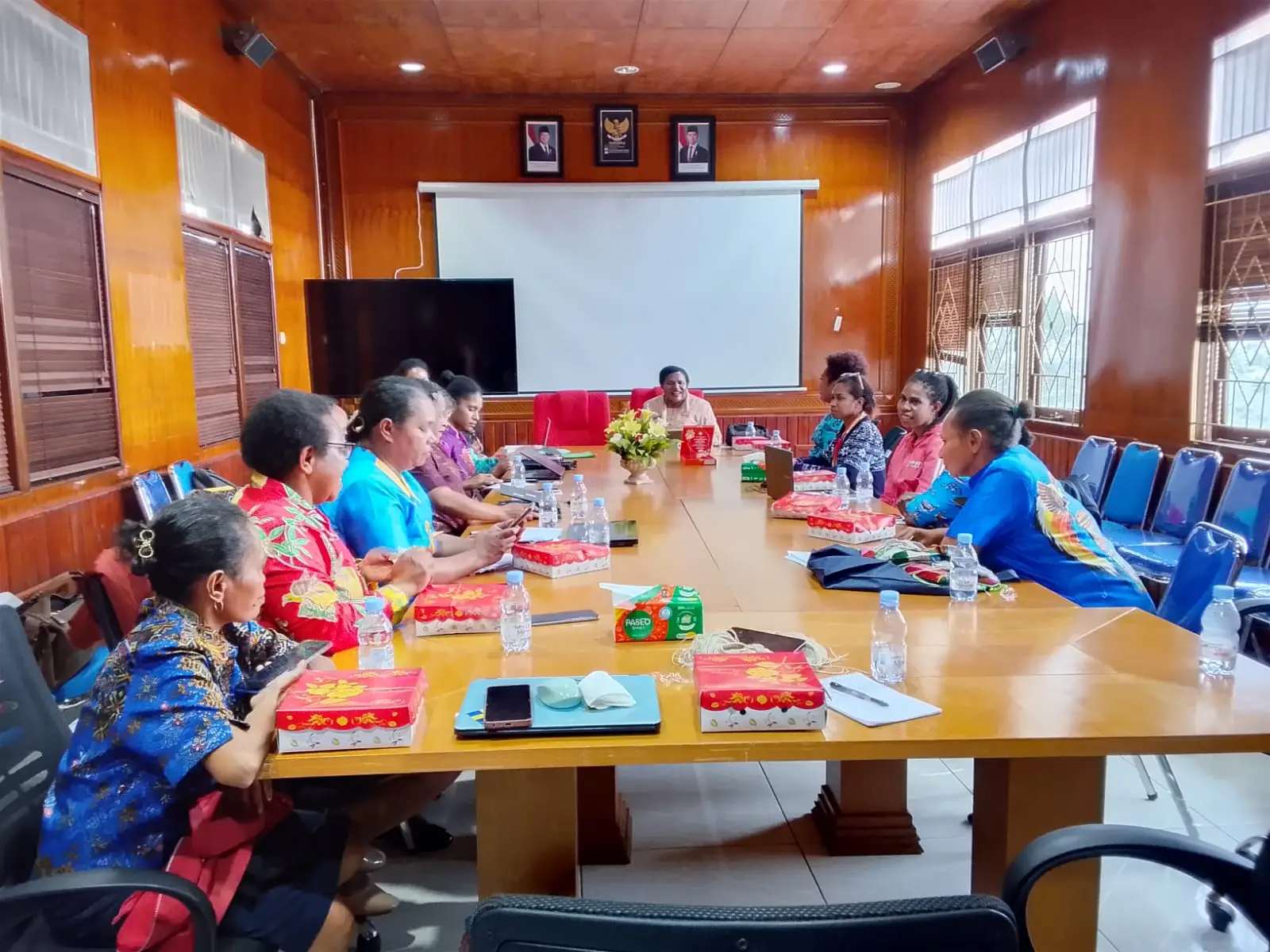 Pelatihan Aplikasi e-reporting yang diikuti oleh Dharma Wanita Kabupaten Pegunungan Bintang