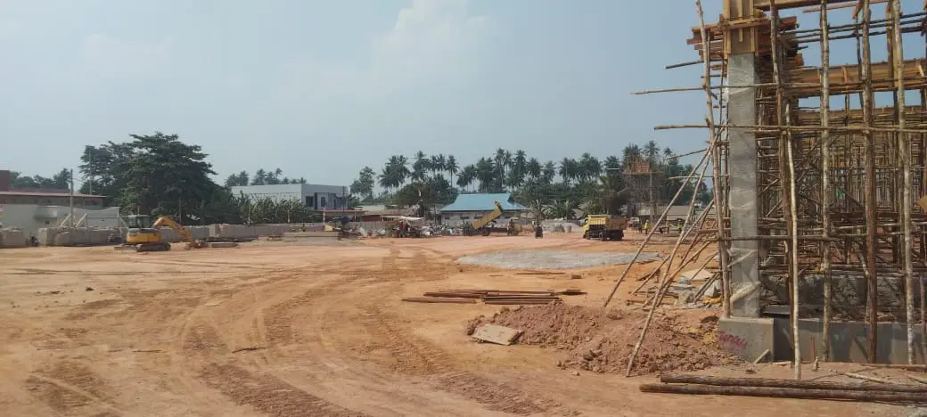 Aktifitas kesibukan pengerjaan proyek pasar jika ranai natuna (Poto:RRI Rana/Saleh)