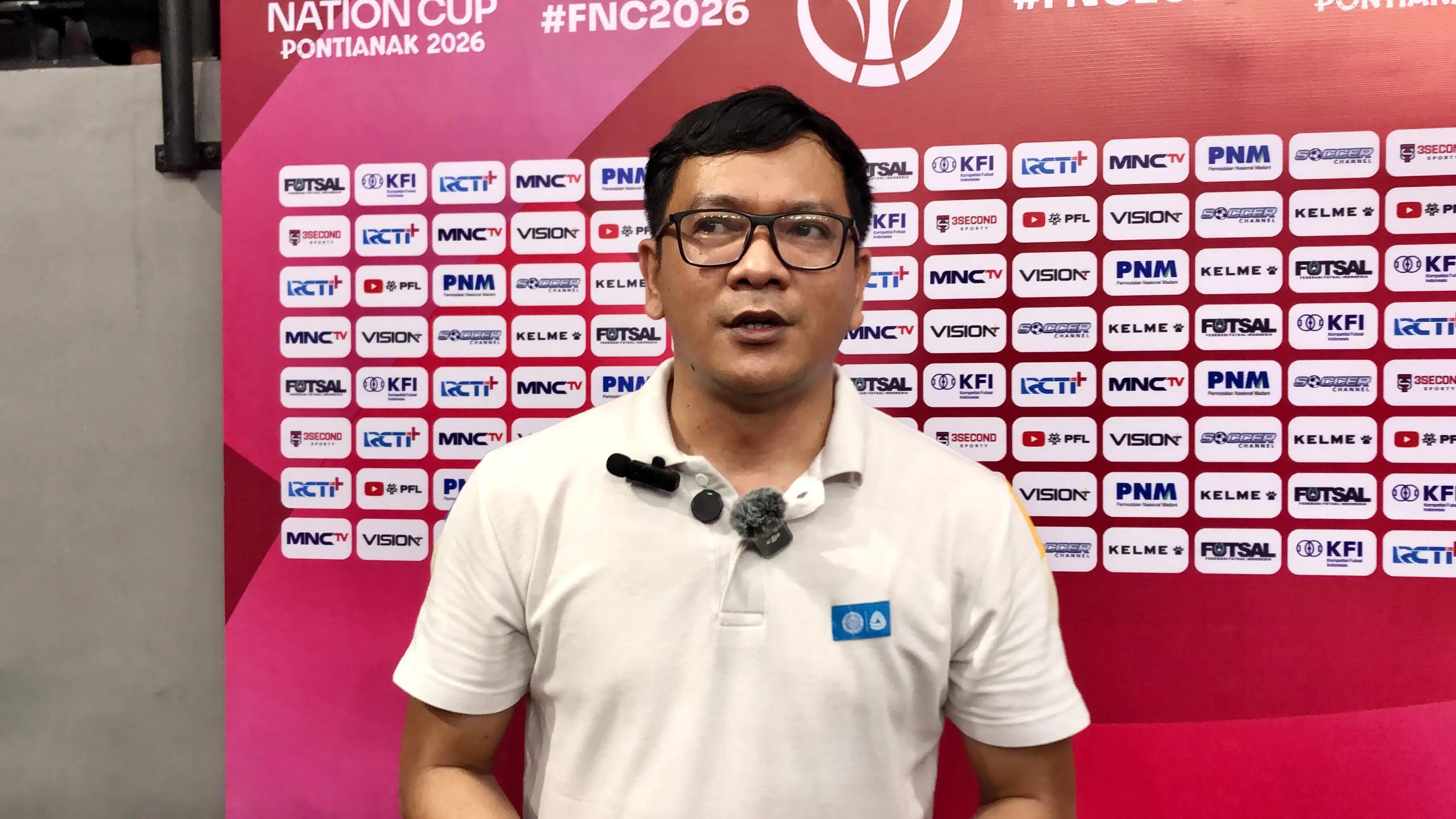 Coach Pangsuma FC Wahyudin saat diwawancara. (RRI/Muhammad Rokib)