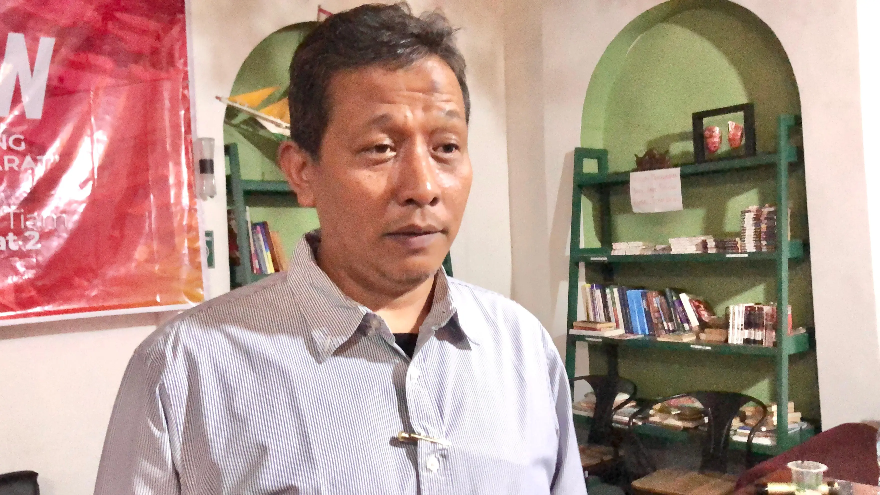 Aktivis Senior Kalimantan Barat, Faisal Riza saat diwawancara. (RRI/Muhammad Rokib)
