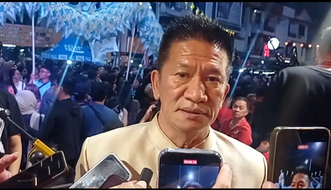 Ketua Panitia Cap Go Meh Pontianak, Hendry Pangestu Lim saat diwawancara awak media. (RRI/Muhammad Rokib)