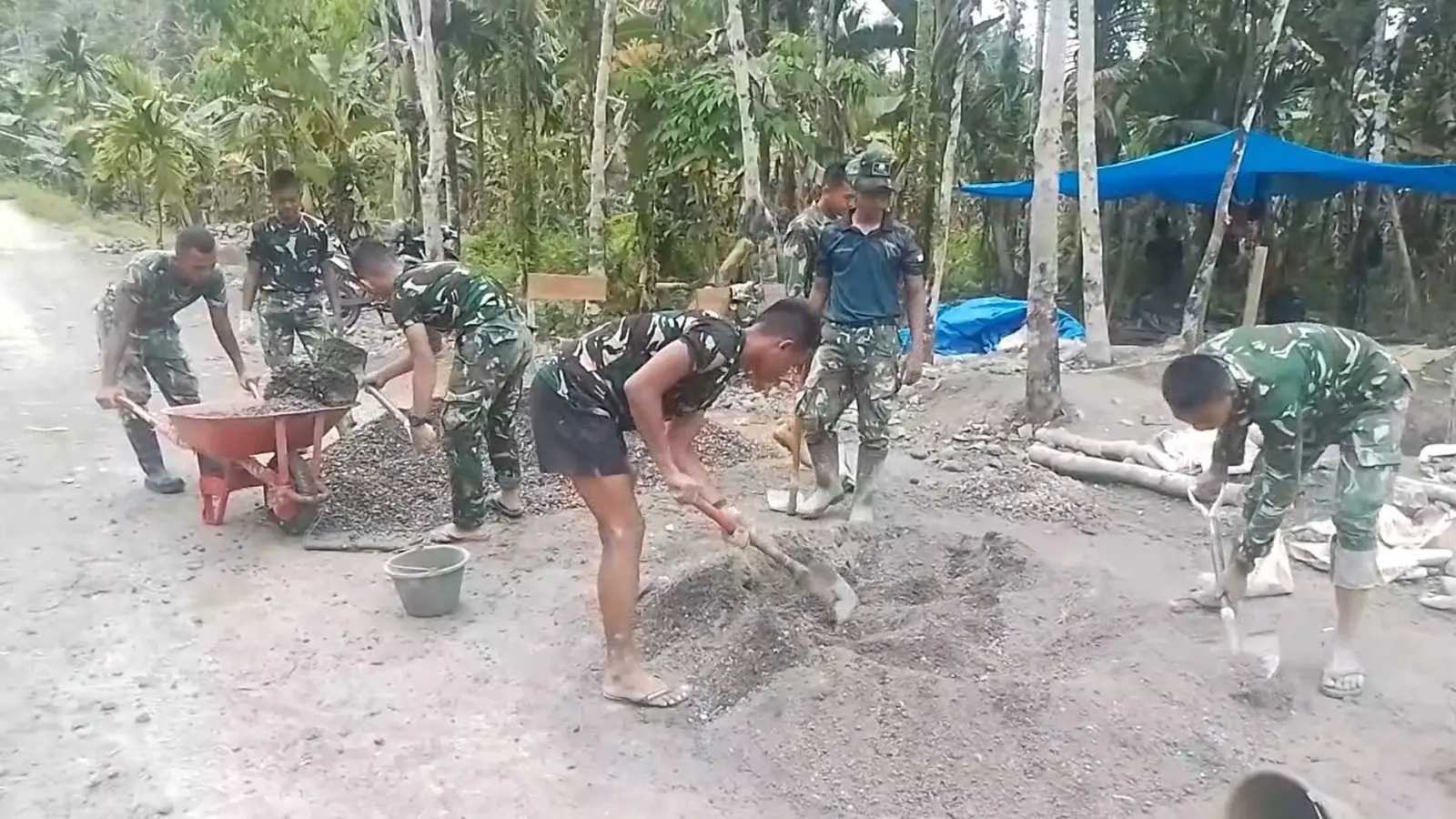 Proses Pembangunan Jembatan Gantung di Desa Sanawuyu Kecamatan Sawo
