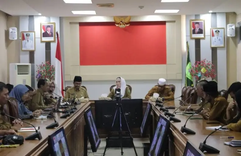 Rapat Pembahasan Pemutahiran Data Penerima Bantuan Iuran Pemerintah Daerah (PBI Pemda) pada Program Jaminan Kesehatan Nasional (JKN) yang dikelola BPJS Kesehatan. ( Foto : Prokopimda Natuna/ Saleh- RRI Ranai )